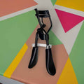 Padded Eyelash Curler – Crimp-Free Curl for All Eye Shapes